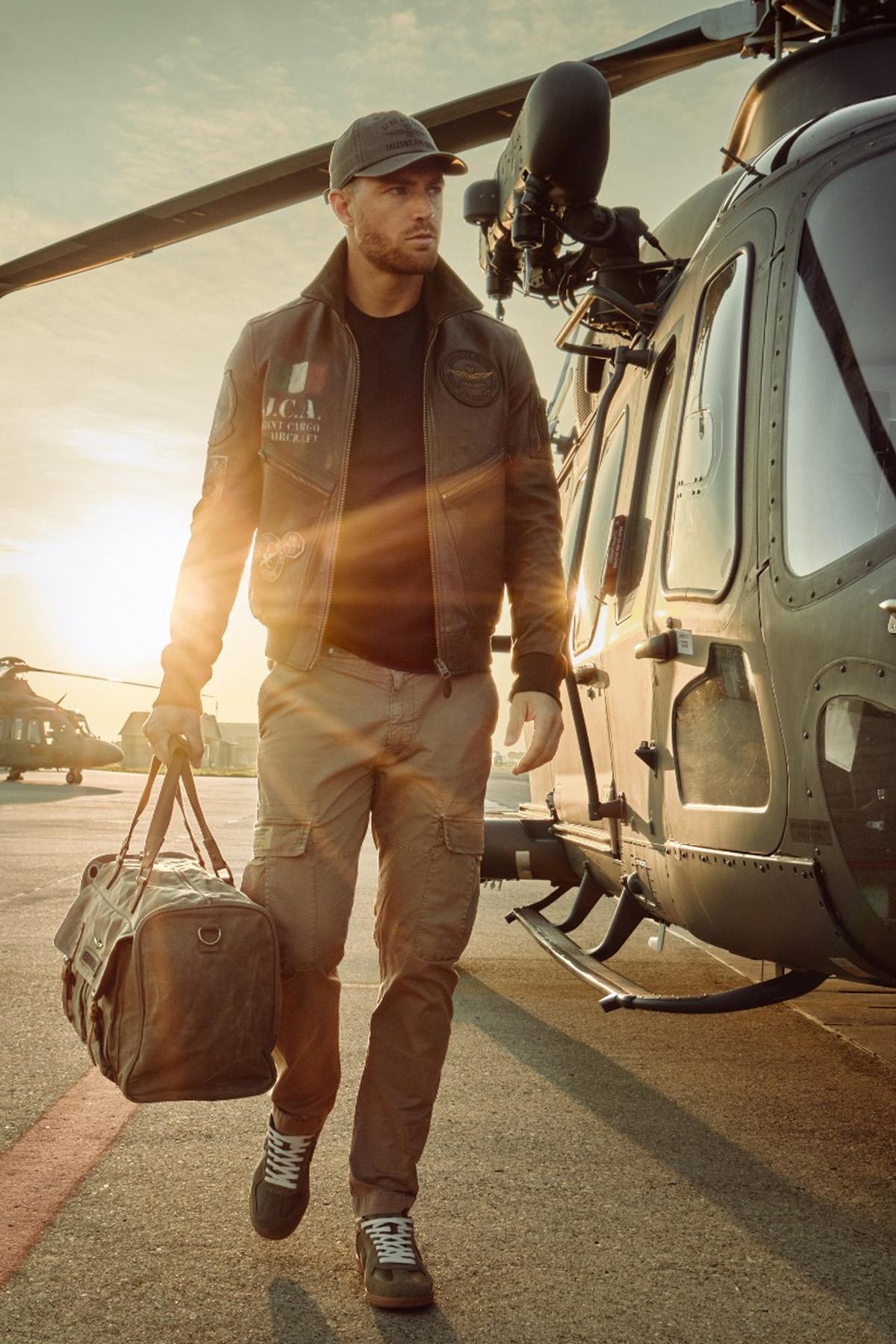 Giacche Uomo Aeronautica Militare PN5056U100839 00083 MARRONE — vista 2