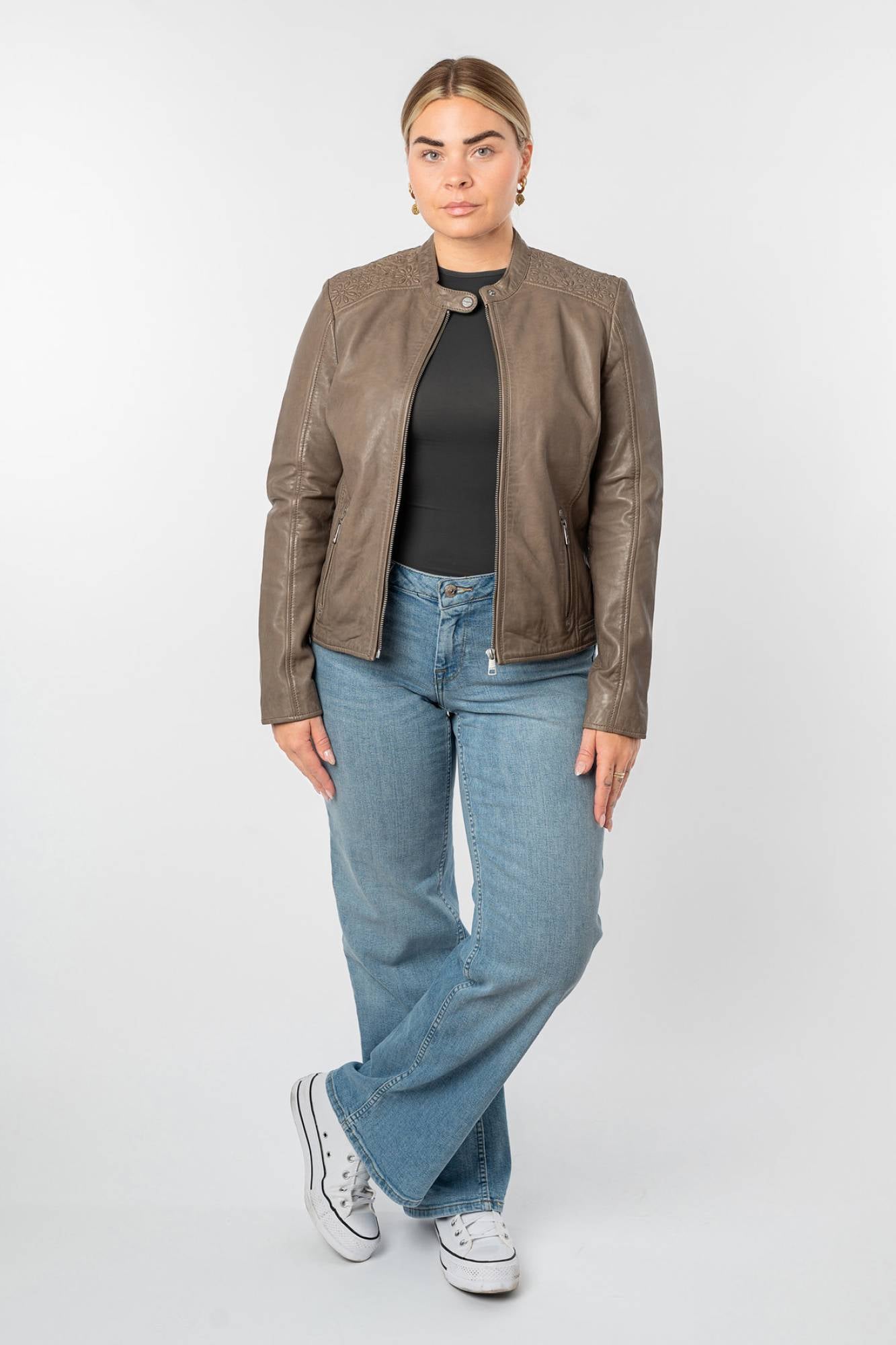 Femme Mauritius MWMabou ELEPHANT — vue 2