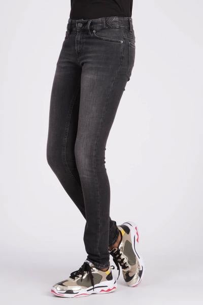 Schmal geschnittene schwarze Jeans für Frauen