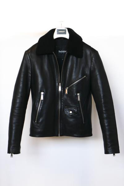 Schwarze Lederjacke mit Schafsfellkragen