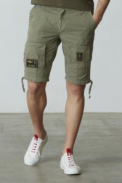Militärische Bermuda-Shorts aus khakifarbenem Gabardine