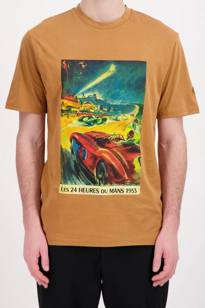 Kamelfarbenes T-Shirt mit Rennlack-Effektmuster