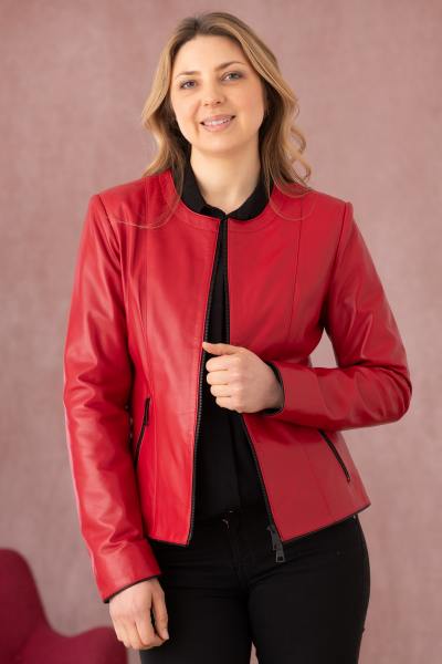 Refinada chaqueta de cuero perlado rojo y negro estilo Spencer