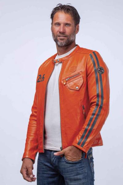 Orangefarbene Lederjacke mit Racing-Biker-Kragen