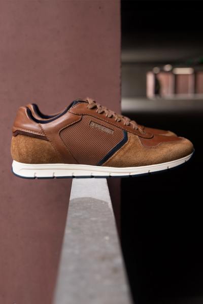 Sneaker in pelle color cognac