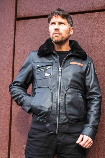 Schwarze Lederjacke mit Pelzkragen von Steve McQueen