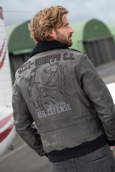 Bomber in pelle con retro ricamato