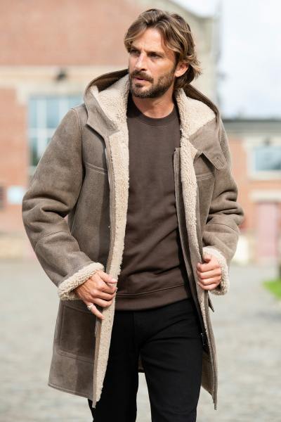 Cappotto lungo chic con cappuccio in montone double face