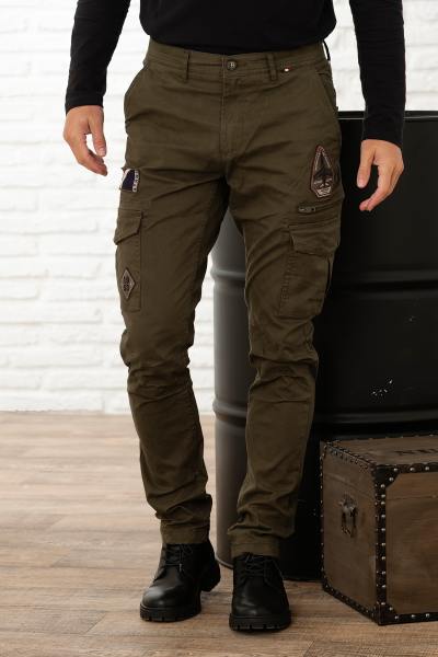 Pantalon cargo en coton kaki avec patchs