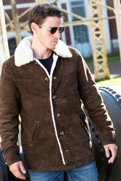 Mittellange Jacke aus Wildleder mit Sherpa-Futter