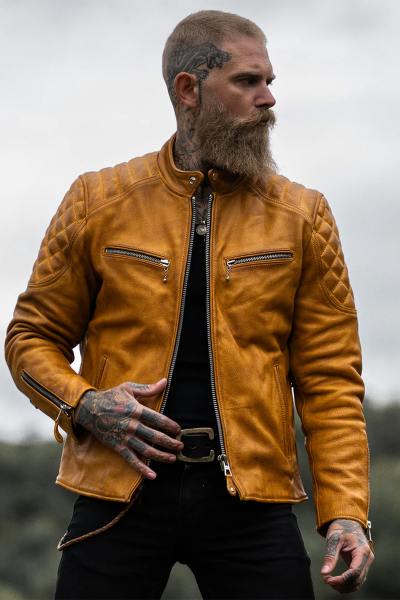 Blouson de pilote en cuir jaune or avec épaules matelassées