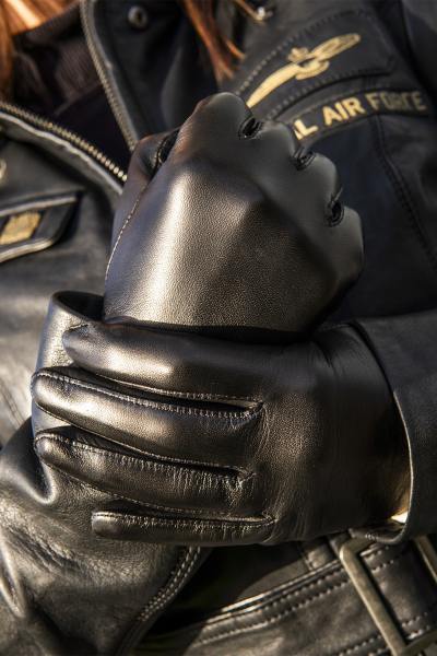 Guantes de piel forrados de seda con función táctil.