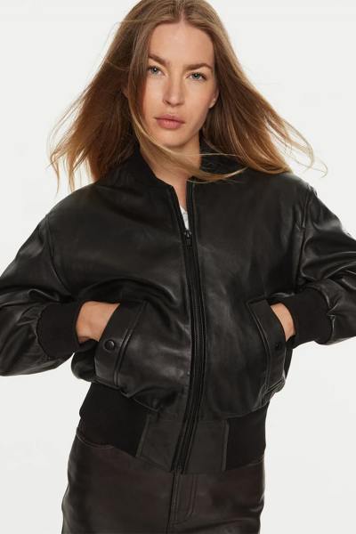 Bomber corto in pelle nera da donna