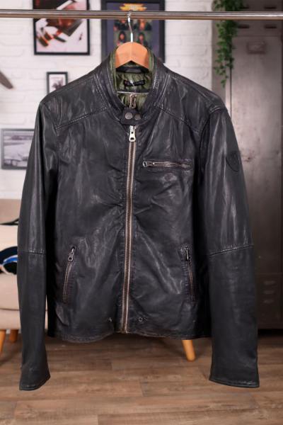 Blouson en cuir noir avec doublure matelassée