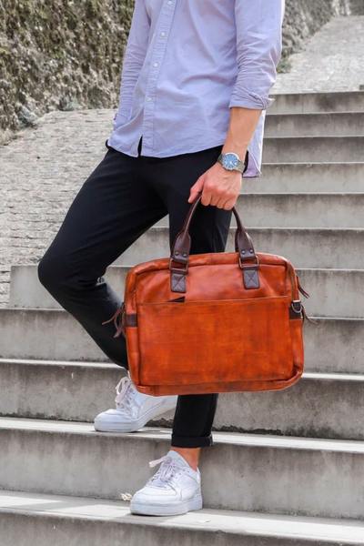 Borsa per laptop in pelle color cognac e marrone