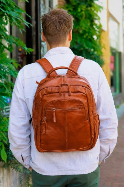 Pratico zaino in pelle color cognac