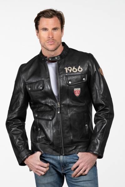 Schwarze Lederjacke im Biker-Stil mit mehreren Taschen