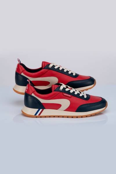 Dunkelrote Rennschuhe aus Leder