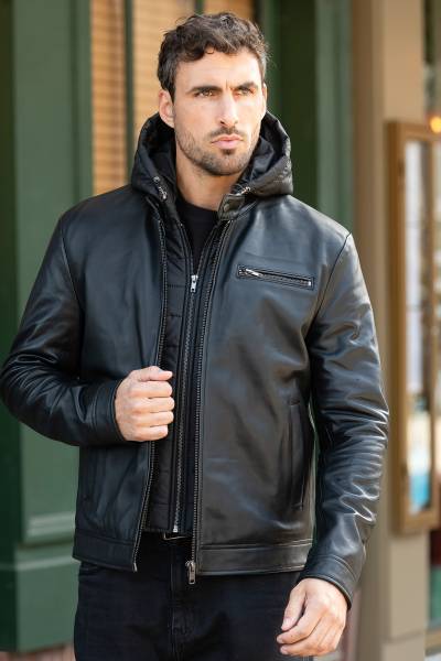 Schwarze Lederjacke mit Rundkragen und abnehmbarer Kapuze
