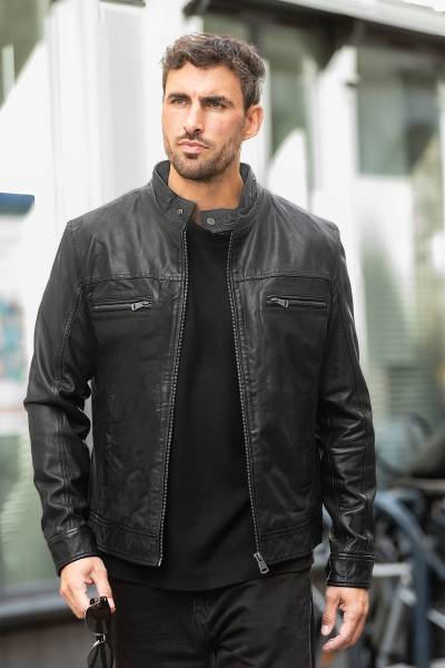 Schwarze Lederjacke mit Bikerkragen