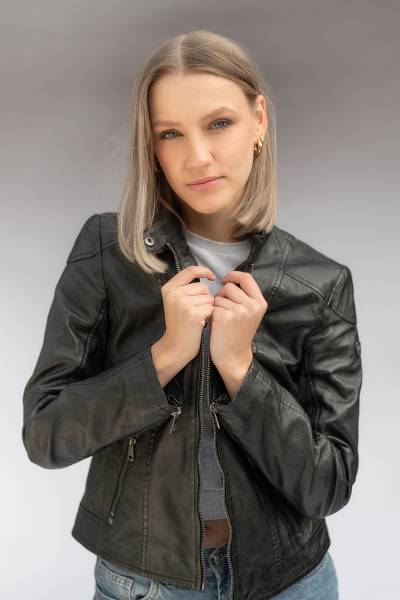 Blouson femme en cuir noir à col motard
