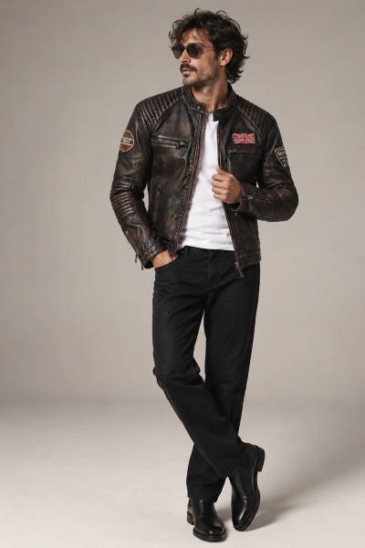 Blouson motard en cuir marron vieilli avec badges et renforts matelassés